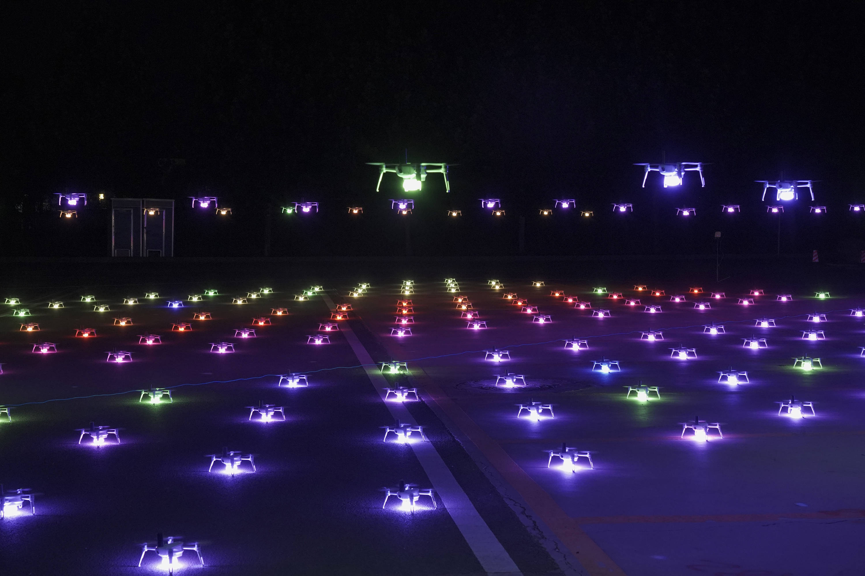 Set a world record! Shenzhen's thousands of drones shake the night sky