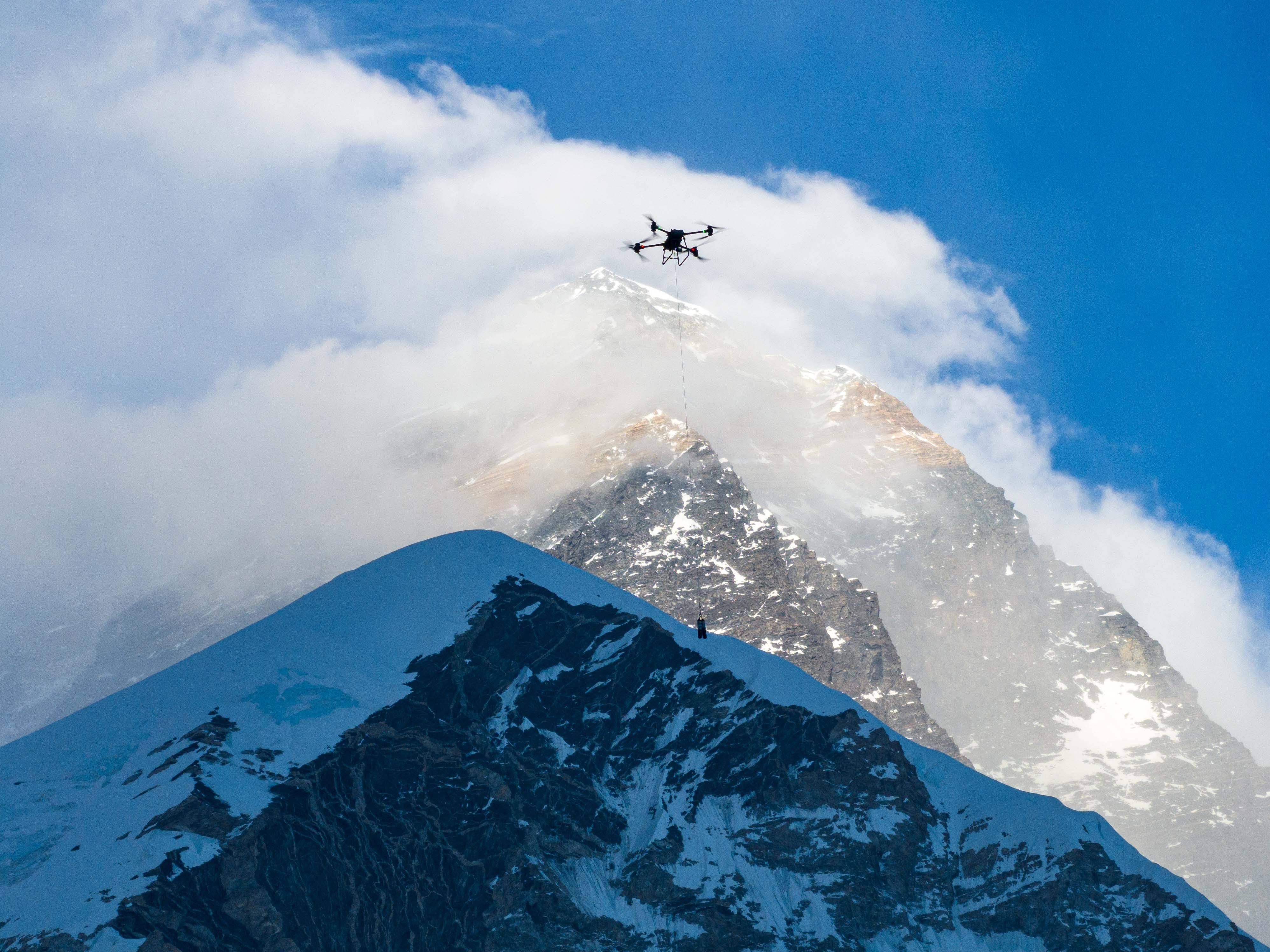 The world's first! Drone 'Black Technology' Debuts at Airshow